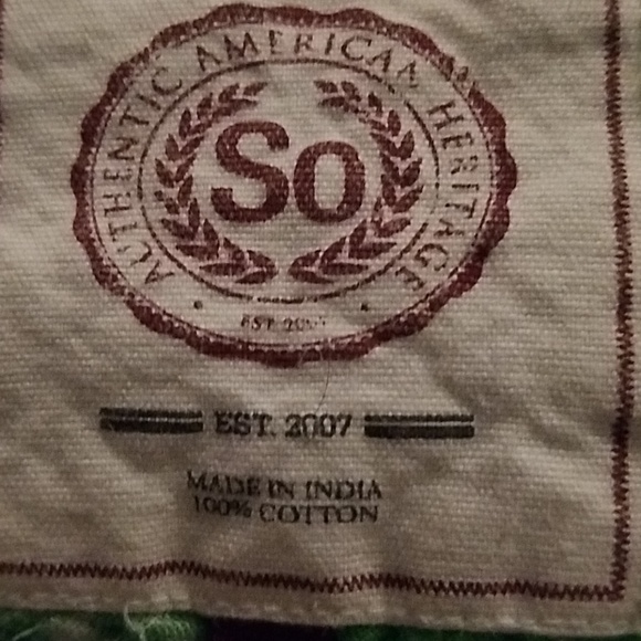 So plaid button up. Size L - Picture 6 of 6